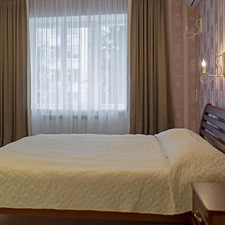 Remarkable Appartments In Town Center Poltava Esterno foto