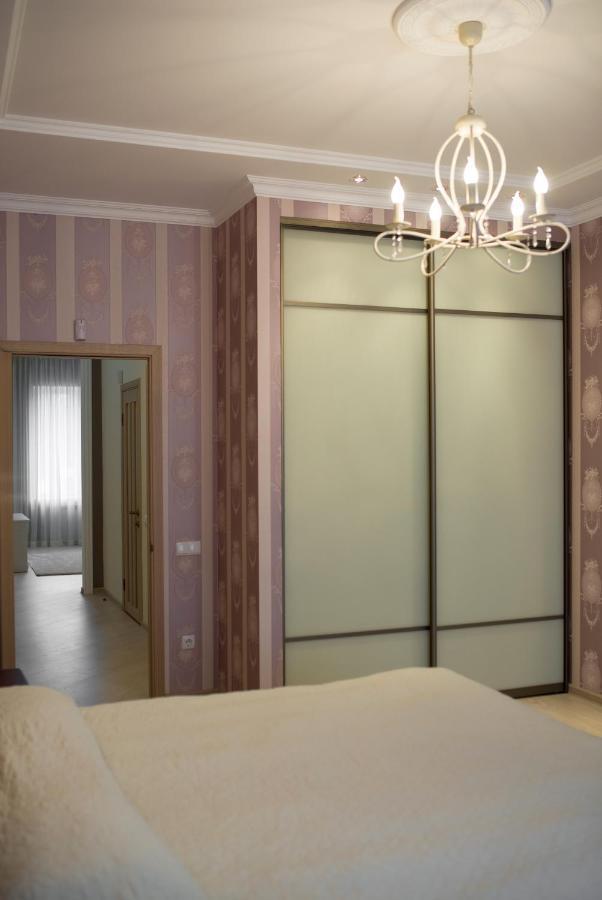 Remarkable Appartments In Town Center Poltava Esterno foto